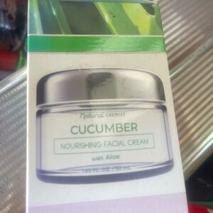 Cucumber Nourishing Facial Cream with Aloe - Green
